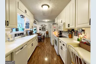 6832 Creekwood Drive, Douglasville, GA 30135 - Photo 17