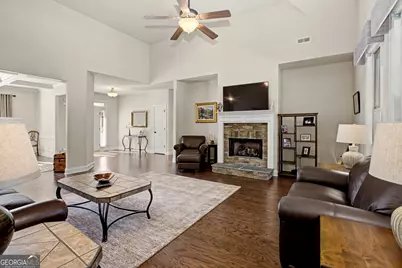 89 Fox Hall Crossing E, Senoia, GA 30276 - Photo 9