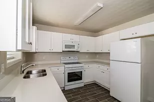 6902 Malvern Ct, Lithonia, GA 30038 - Photo 7