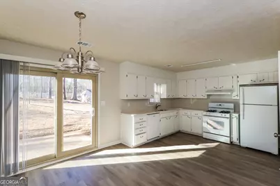 1070 Salisbury Trail, Riverdale, GA 30296 - Photo 5