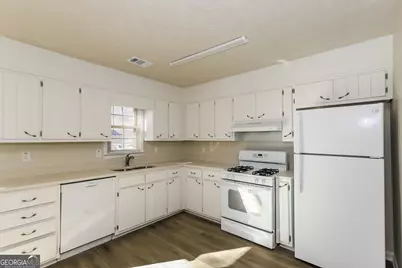 1070 Salisbury Trail, Riverdale, GA 30296 - Photo 7