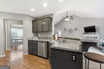 208 Sandalwood Circle, Statesboro, GA 30458 - Photo 9