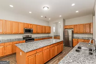 7461 Mistydawn Dr, Fairburn, GA 30213 - Photo 9