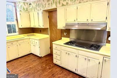 550 S Hill St, Griffin, GA 30224 - Photo 17