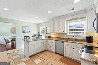 218 Ellicott Drive, Warner Robins, GA 31088 - Photo 9