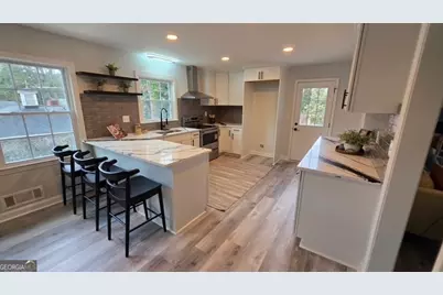 610 Glenforest Road, Sandy Springs, GA 30328 - Photo 13