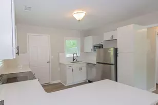 525 Baker Cir NW, Atlanta, GA 30318 - Photo 7