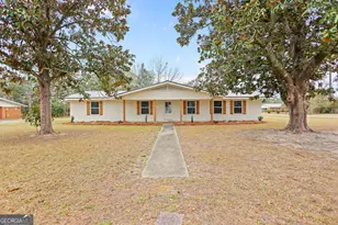 215 Glynn St, Jesup, GA 31545 - Photo 1