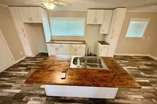 36 N Cromartie St, Hazlehurst, GA 31539 - Photo 3