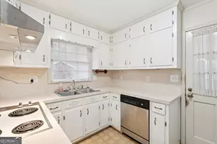 220 Jade Cove Dr, Roswell, GA 30075 - Photo 13