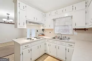 220 Jade Cove Dr, Roswell, GA 30075 - Photo 11