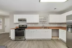 602 Robin Ridge, Stone Mountain, GA 30087 - Photo 5