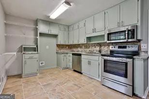 9138 Sunset Dr, Jonesboro, GA 30238 - Photo 11