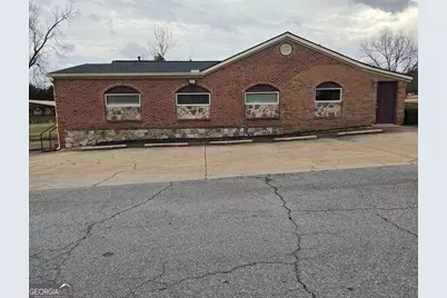 293 N Broad Street, Winder, GA 30680 - Photo 1