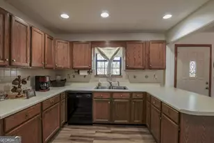 1526 Cronic Town Rd, Auburn, GA 30011 - Photo 11