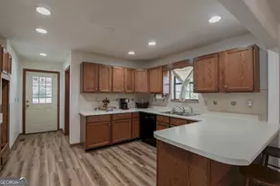 1526 Cronic Town Rd, Auburn, GA 30011 - Photo 9