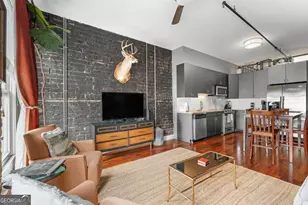 310 W Broughton St, Savannah, GA 31401 - Photo 9