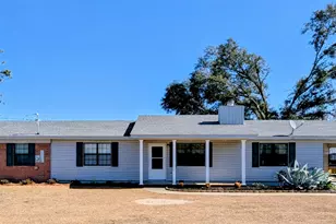 27 Park Ave, Hazlehurst, GA 31539 - Photo 1