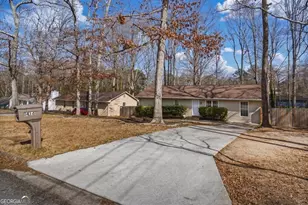 414 Hemlock Dr, Lawrenceville, GA 30046 - Photo 3