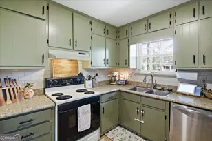 414 Hemlock Dr, Lawrenceville, GA 30046 - Photo 5