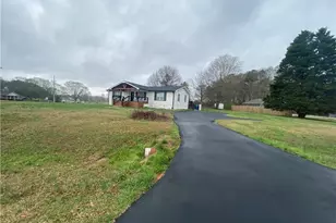 318 Willowwind Dr, Loganville, GA 30052 - Photo 3