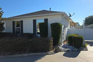 17885 SE 91st Freedom Ct, The Villages, FL 32162 - Photo 3