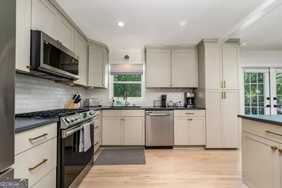 677 Hillandale Circle SW, Marietta, GA 30064 - Photo 13