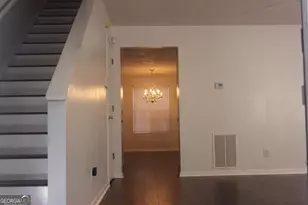 2296 Strathmoor Manor Dr, Lithonia, GA 30058 - Photo 9