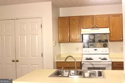 2296 Strathmoor Manor Drive, Lithonia, GA 30058 - Photo 7