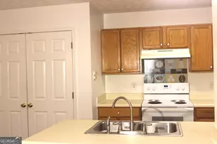 2296 Strathmoor Manor Dr, Lithonia, GA 30058 - Photo 7