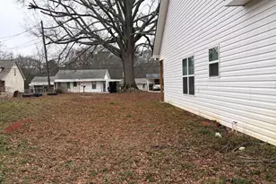 121 Johnson St, Barnesville, GA 30204 - Photo 3