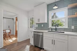 1913 E 60th St, Savannah, GA 31404 - Photo 9