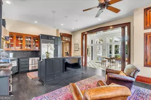 211 E Charlton St, Savannah, GA 31401 - Photo 17