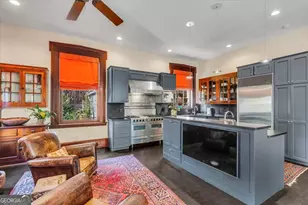 211 E Charlton St, Savannah, GA 31401 - Photo 17