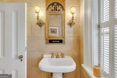 211 E Charlton Street, Savannah, GA 31401 - Photo 23