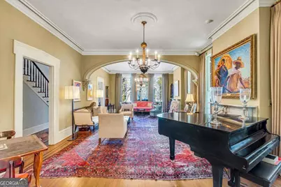 211 E Charlton Street, Savannah, GA 31401 - Photo 11