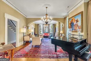 211 E Charlton St, Savannah, GA 31401 - Photo 11