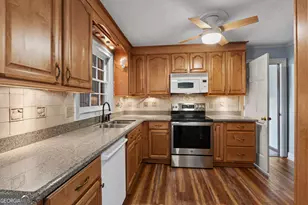 7085 Hobgood Rd, Fairburn, GA 30213 - Photo 7