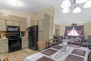 9043 Raven Dr, Jonesboro, GA 30238 - Photo 9