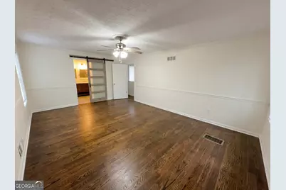 124 Creekview Drive, Woodstock, GA 30188 - Photo 9