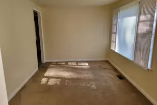 117 Lake Dr, Griffin, GA 30223 - Photo 3