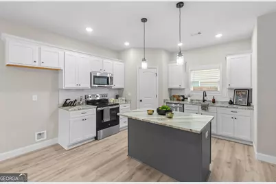 302 Beau Claire Circle, Byron, GA 31008 - Photo 5