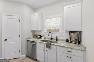 302 Beau Claire Cir, Byron, GA 31008 - Photo 7