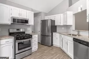 956 Forest Path, Stone Mountain, GA 30088 - Photo 5