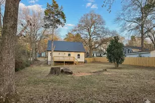24 Sims St, Barnesville, GA 30204 - Photo 9