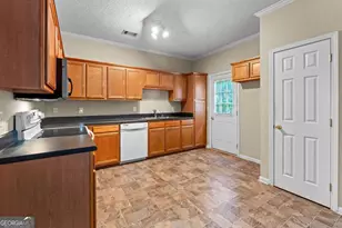 380 Brentwood Dr, Newnan, GA 30263 - Photo 9