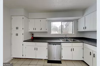 8577 Parkside Drive, Jonesboro, GA 30238 - Photo 5