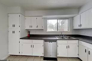 8577 Parkside Dr, Jonesboro, GA 30238 - Photo 5