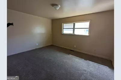 611 Whitney Avenue, Albany, GA 31701 - Photo 9