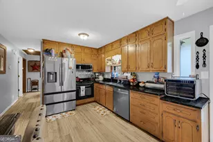 538 Valleyview Dr, Winder, GA 30680 - Photo 13